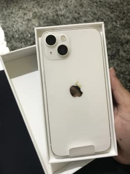 iPhone 13 na mão