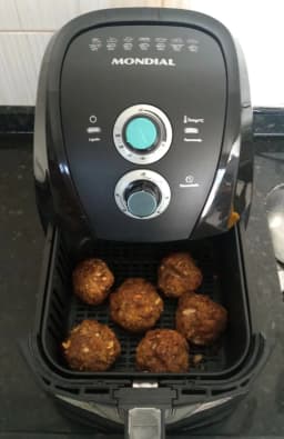 Air fryer na cozinha